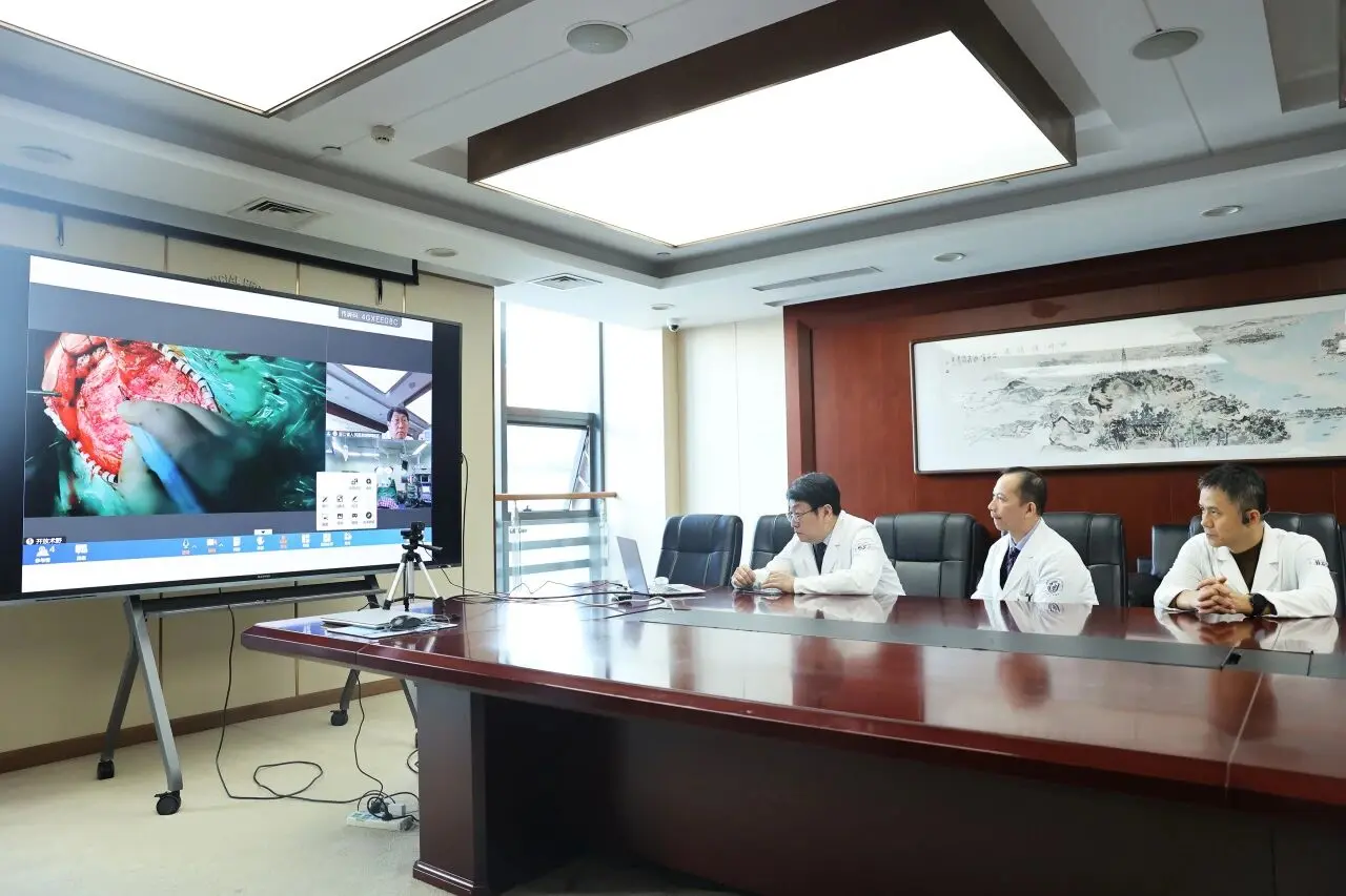 首例AR远程颅骨手术