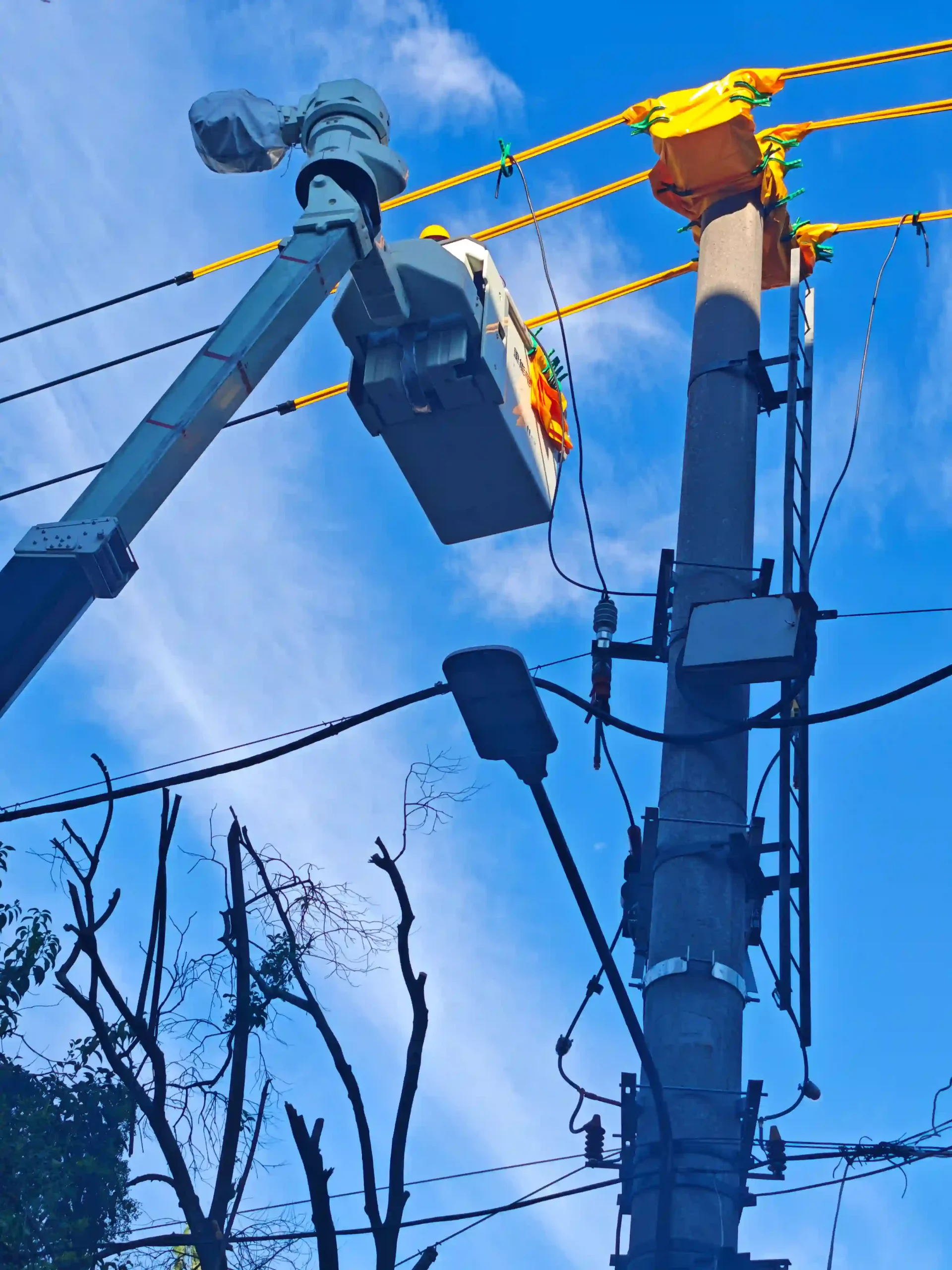 里得电科南方电网现场作业图片