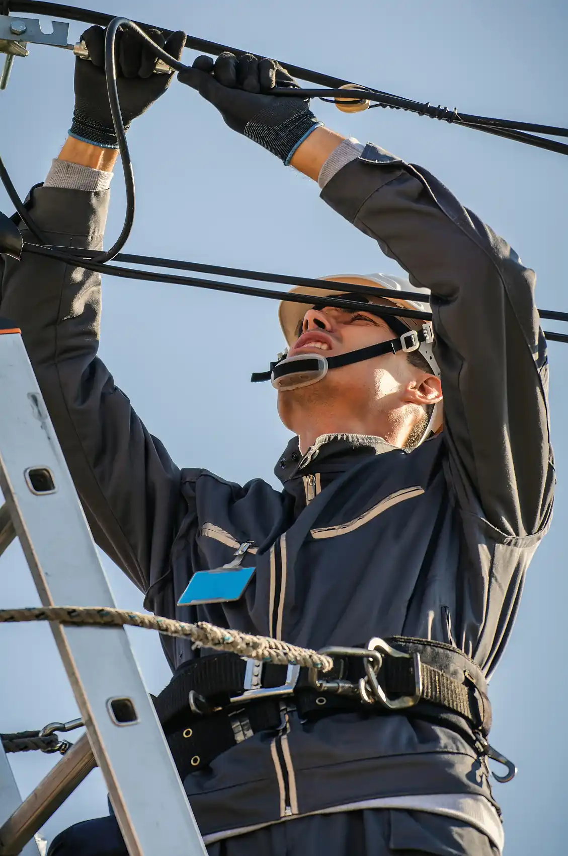 高空作业双手受限